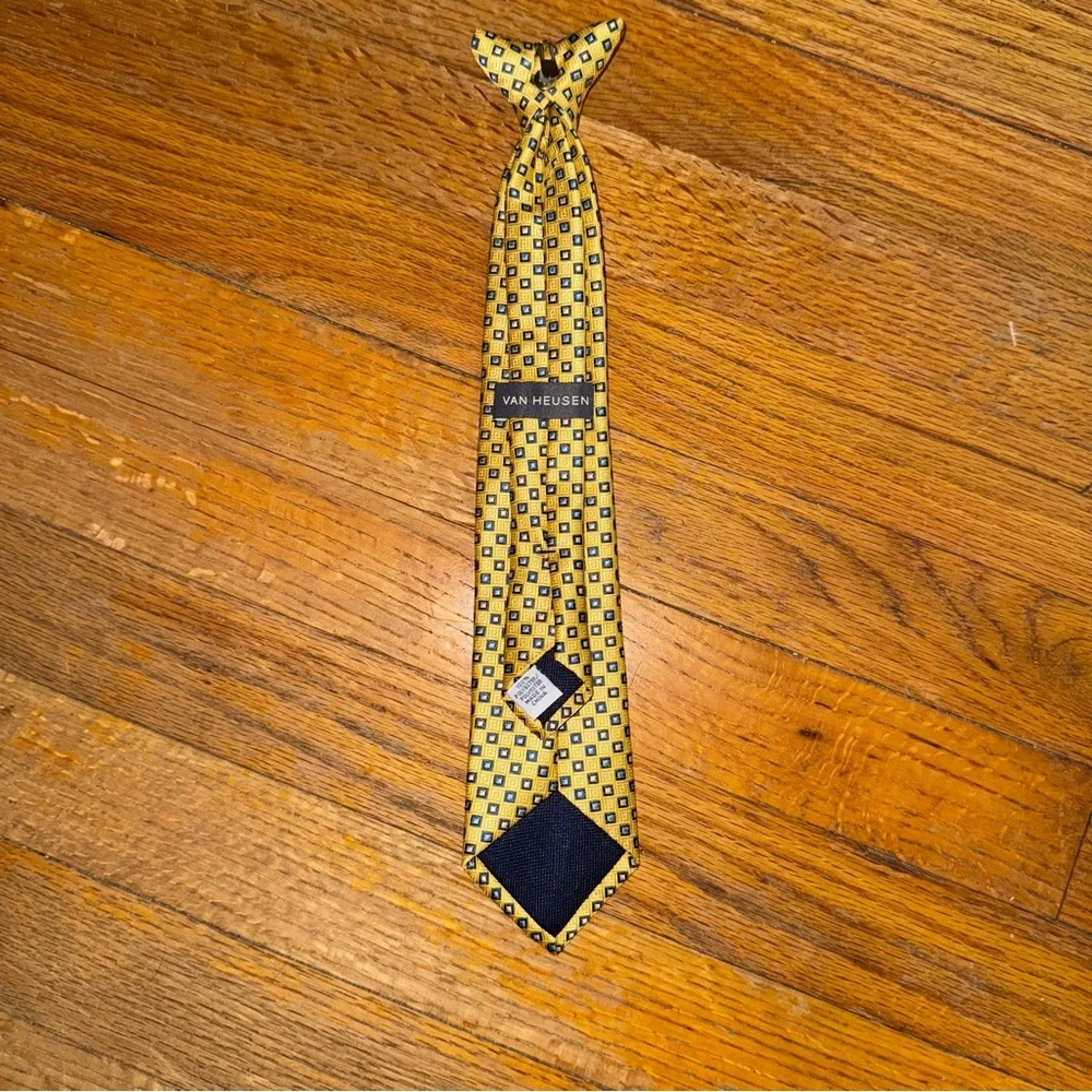 Boy’s Clip On Yellow Tie Blue and White Diamond Pattern #0784